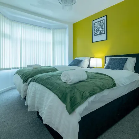 Spacious 6-Bed Home In Coventry, Warwick, West Midlands- Free Parking, Super Fast Wifi Exterior photo