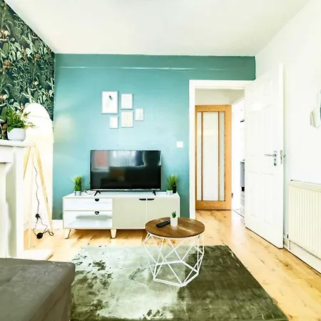 Spacious 6-Bed Home In Coventry, Warwick, West Midlands- Free Parking, Super Fast Wifi Room photo